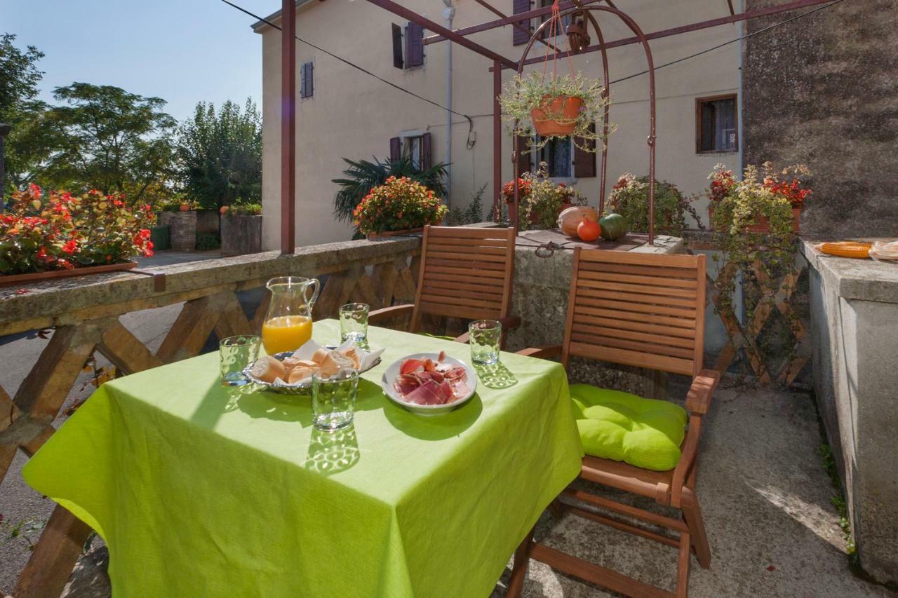 Rural Apartment Carolina Zrenj Ngoại thất bức ảnh